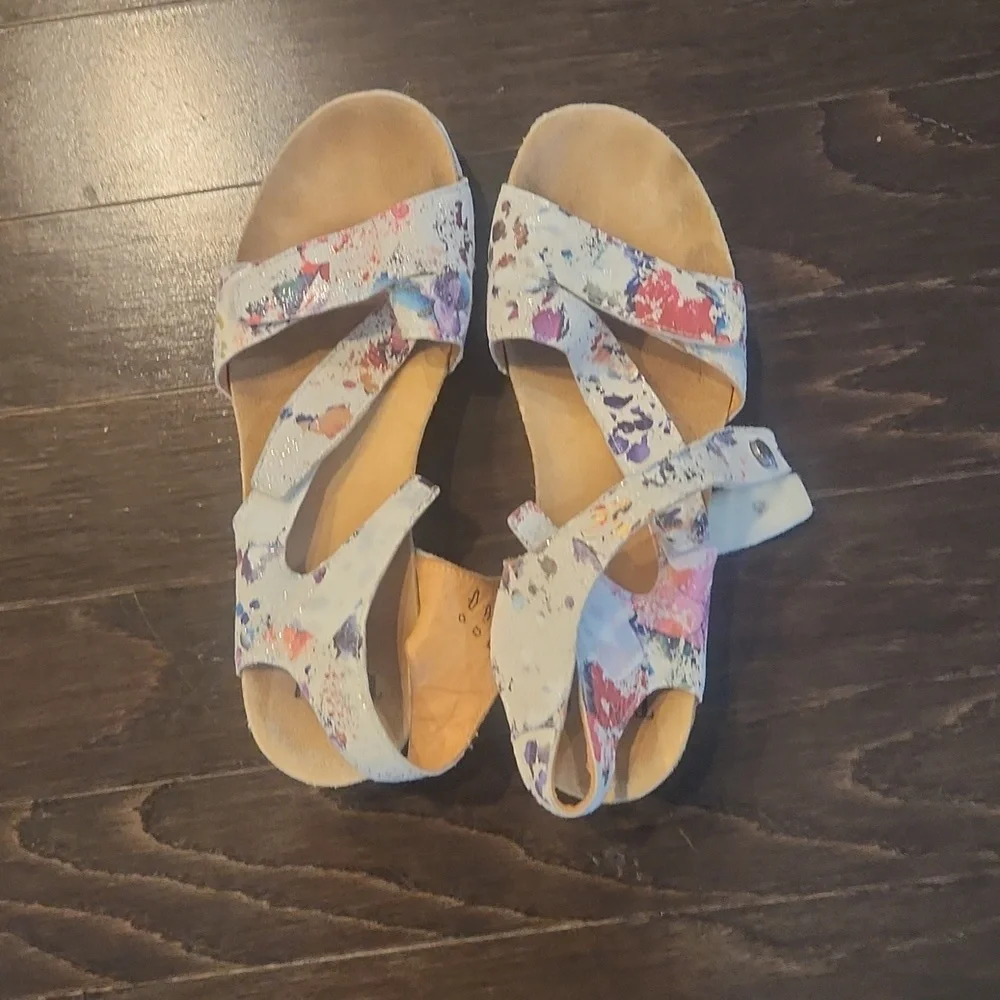 Think! Womens Hook And Loop Sandals White Floral - Picture 3 of 7